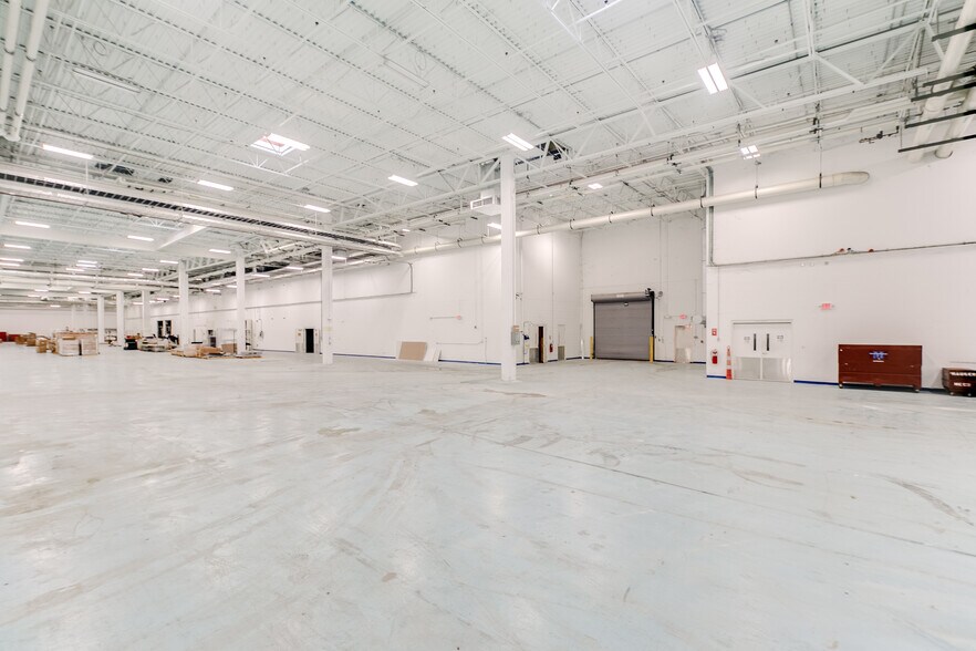 More Photos Of 1 Corporate Woods Dr, Bridgeton Distribution For Sale