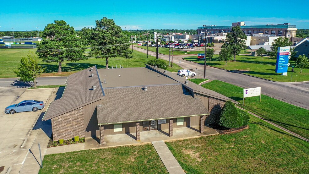 More Photos Of 635 Stone Ave, Paris Medical For Sale