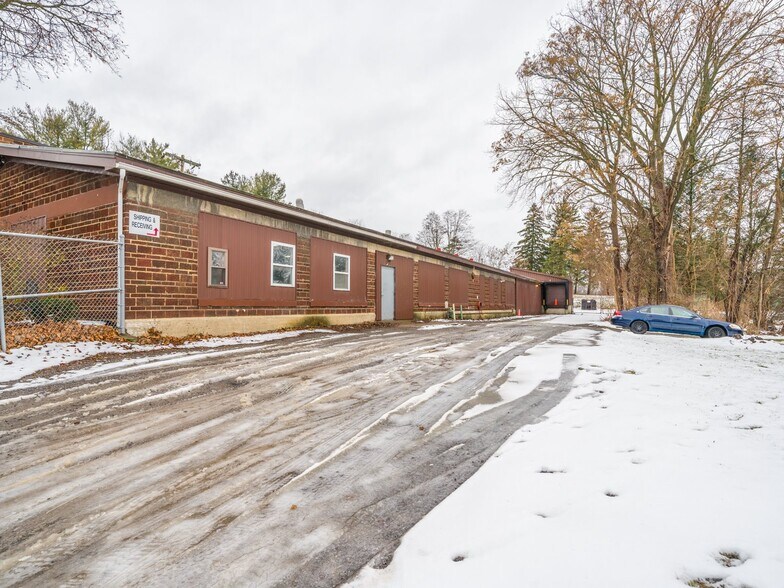 More Photos Of 50 Franklin St, Batavia Flex For Sale