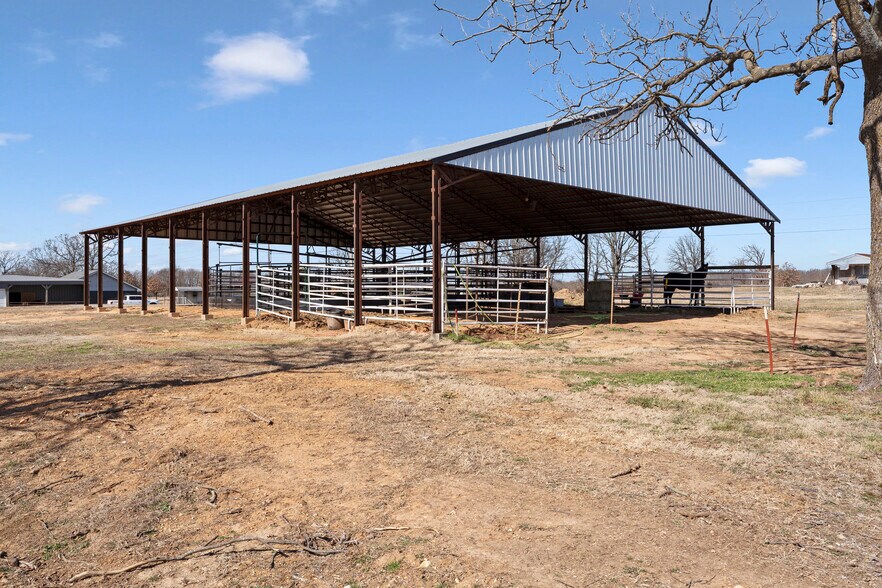 More Photos Of 13354 E 520 Rd, Colcord Sports And Entertainment For Sale