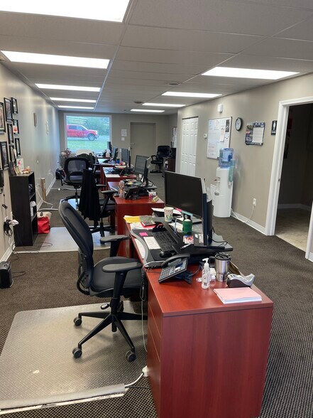 More Photos Of 1630 Midland Beaver Rd, Industry General Retail For Lease