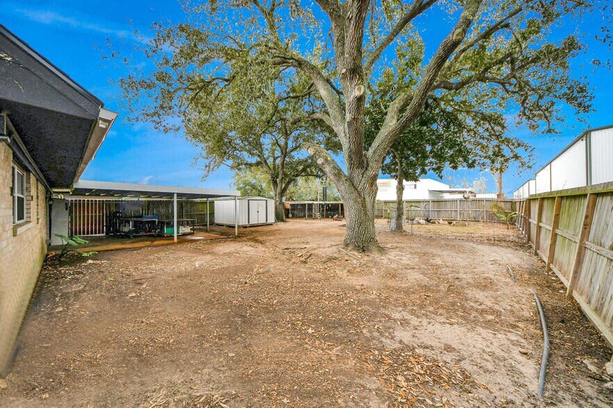 More Photos Of 2534 Garden Rd, Pearland Specialty For Sale