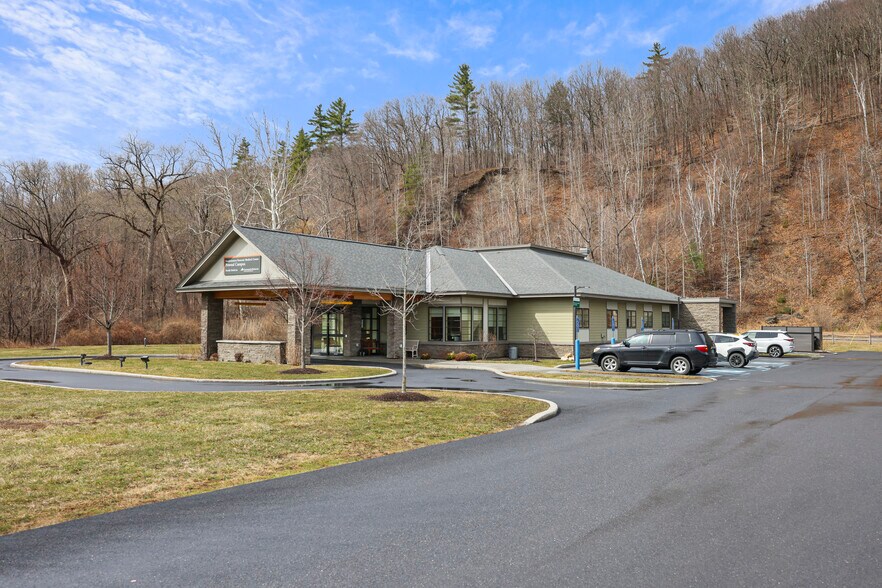 More Photos Of 7237 US-7, Pownal Medical For Sale