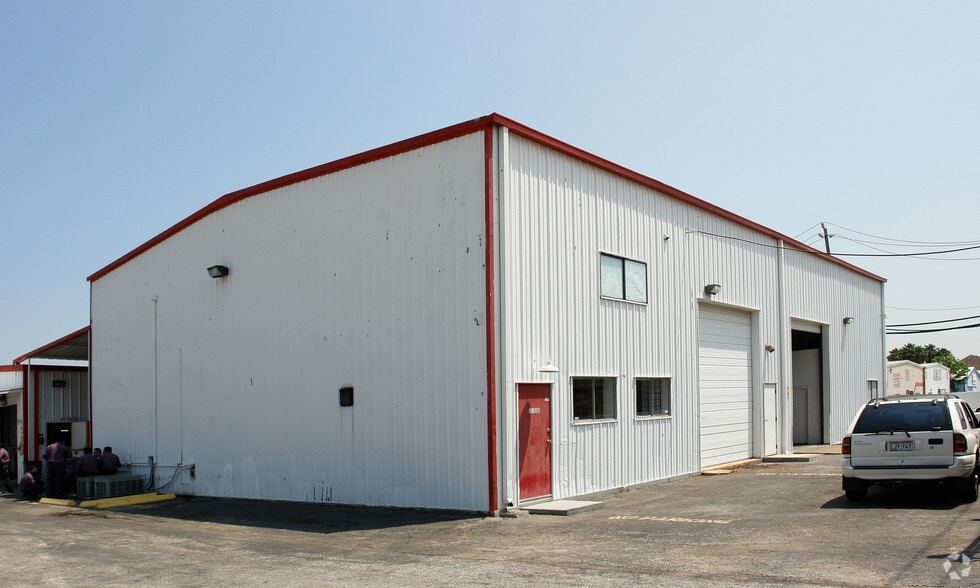 More Photos Of 5300 Elm St, Houston Manufacturing For Sale