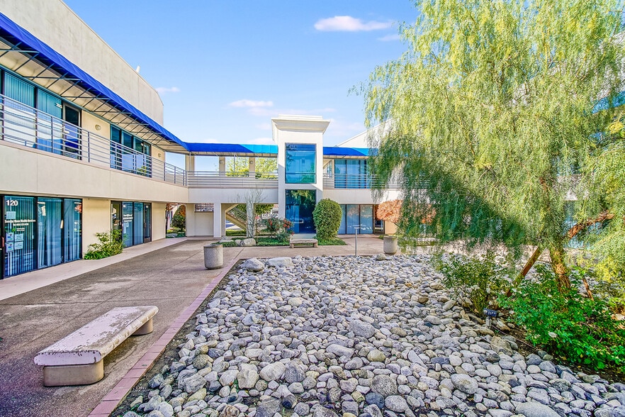 More Photos Of 1965-1985 Yosemite Ave, Simi Valley Medical For Lease