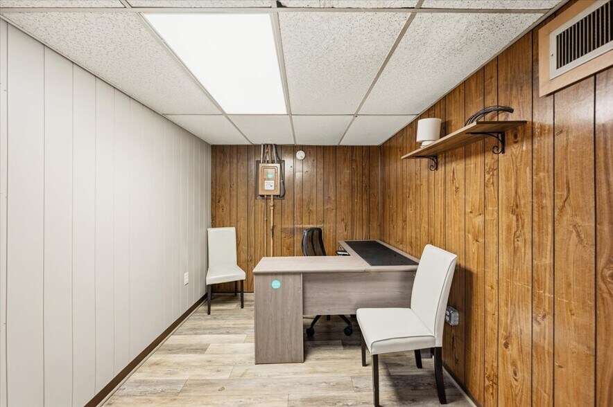 More Photos Of 101 Rock Cliff Dr, Martinsburg Auto Repair For Sale