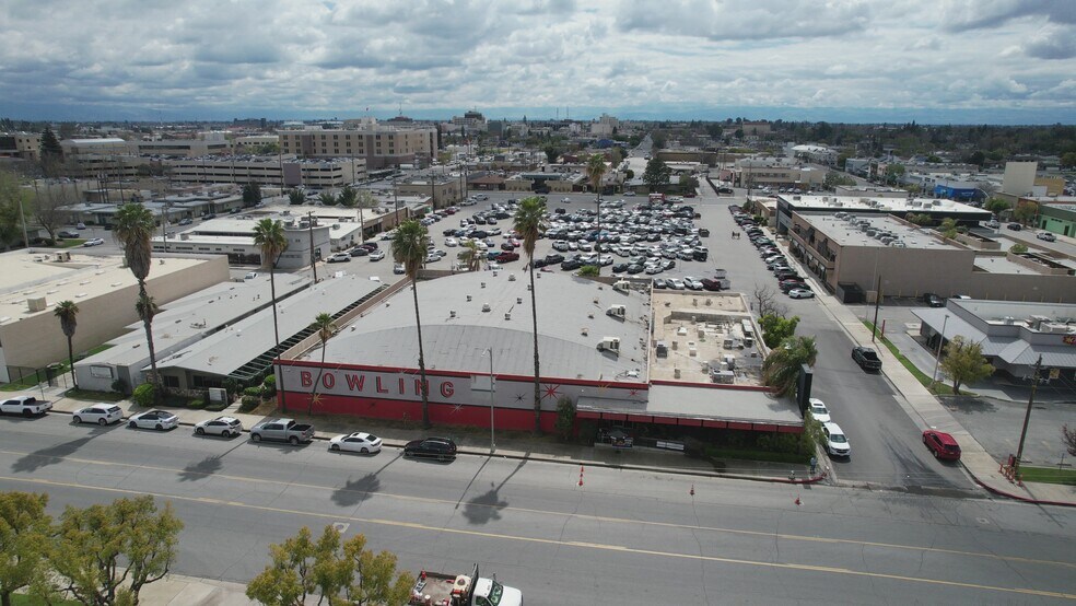 Primary Photo Of 1819 30th St, Bakersfield Bowling Alley For Sale