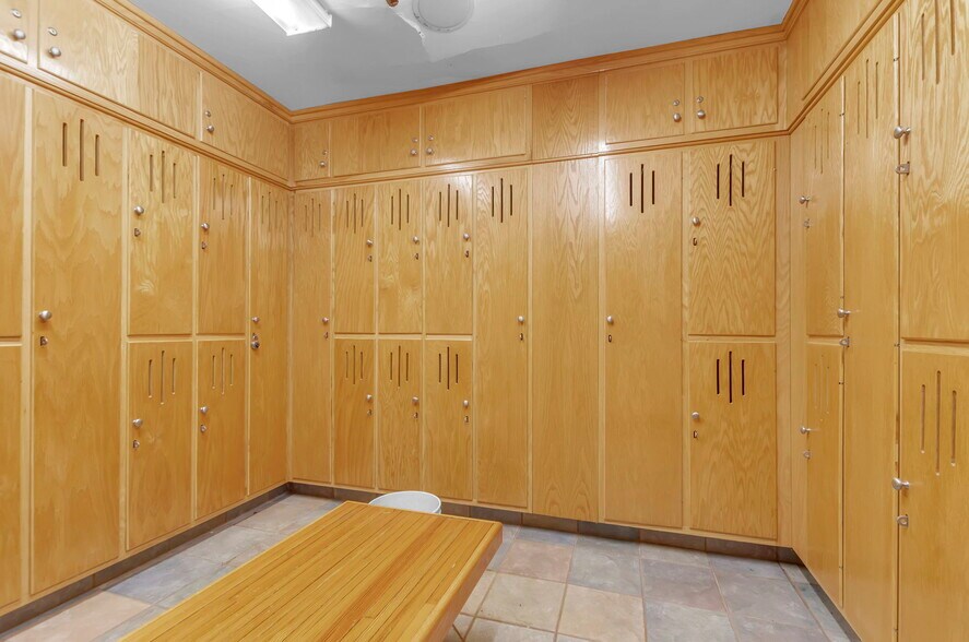 More Photos Of 1370 Exchange St, Alden Health Club For Sale