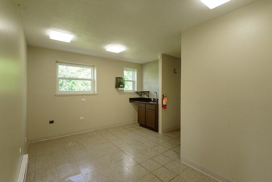 More Photos Of 6250 Jackson Rd, Ann Arbor Freestanding For Lease