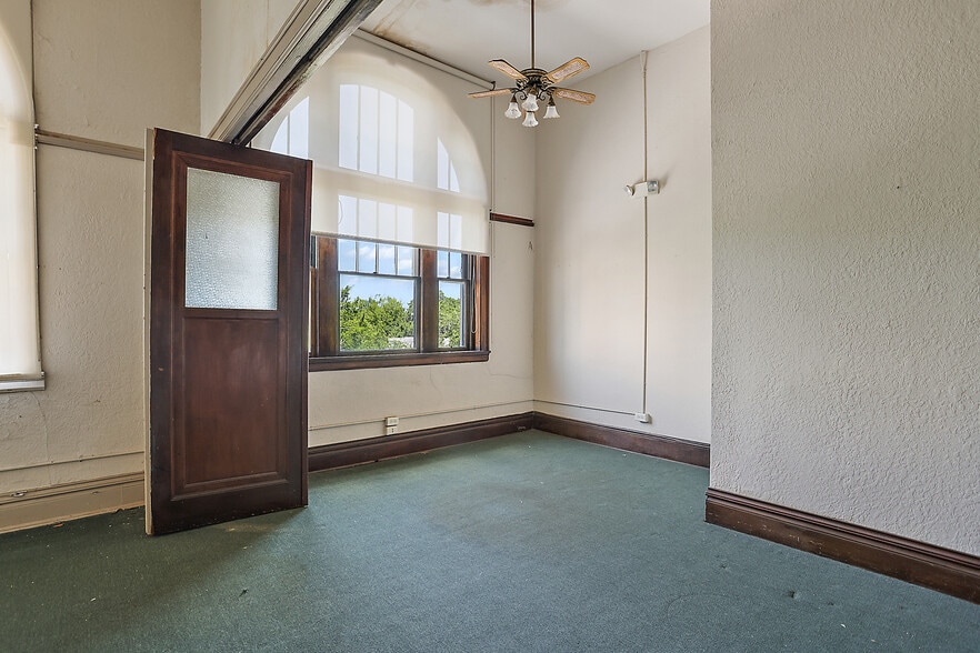 More Photos Of 410 W Main St, Leesburg Office For Lease