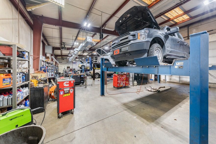 More Photos Of 4533 Hillsborough Rd, Durham Auto Repair For Lease