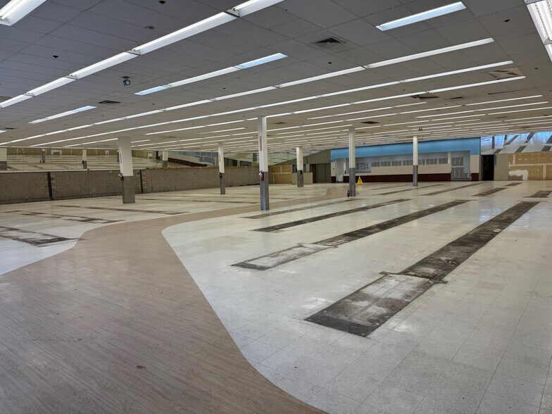 More Photos Of 14-22 McGrath Hwy, Somerville General Retail For Lease