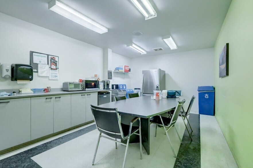 More Photos Of 2975 Rue Nelson, Saint-hyacinthe Industrial For Lease