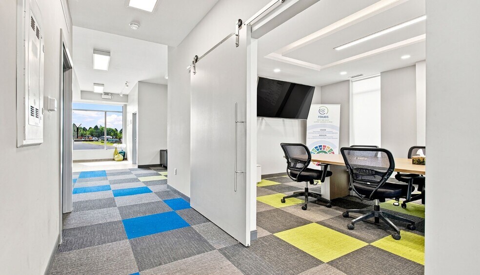 More Photos Of 2500 St. Laurent Blvd, Ottawa Medical For Sale