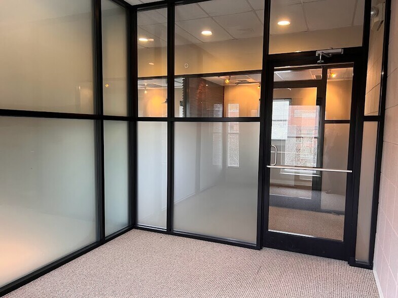 More Photos Of 211 W Matthews St, Matthews Office For Sale