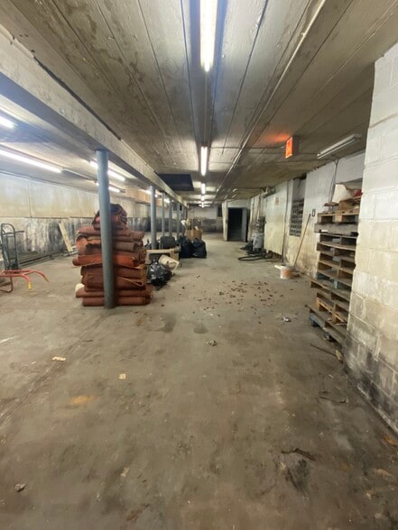 More Photos Of 230-236 Marshall St, Elizabeth Manufacturing For Lease