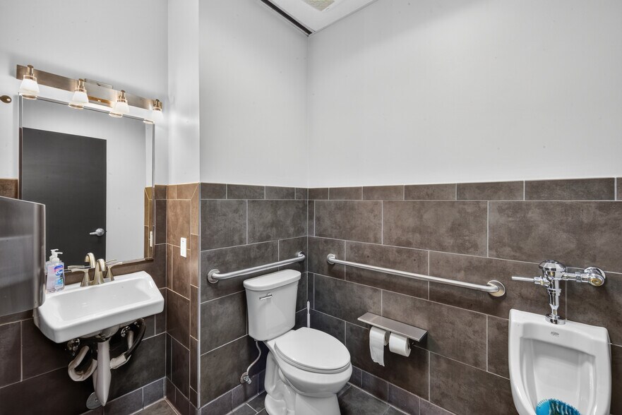 More Photos Of 10601 Pecan Park Blvd, Austin Office For Sale