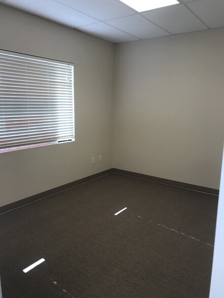 More Photos Of 8221-8239 Blaikie Ct, Sarasota Warehouse For Sale