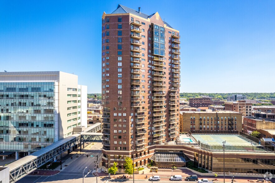 More Photos Of 300 Walnut St, Des Moines Apartments For Sale