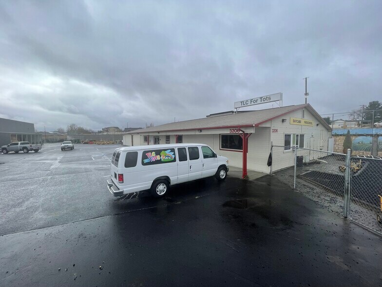 More Photos Of 3202 12th Avenue Rd, Nampa Light Distribution For Sale