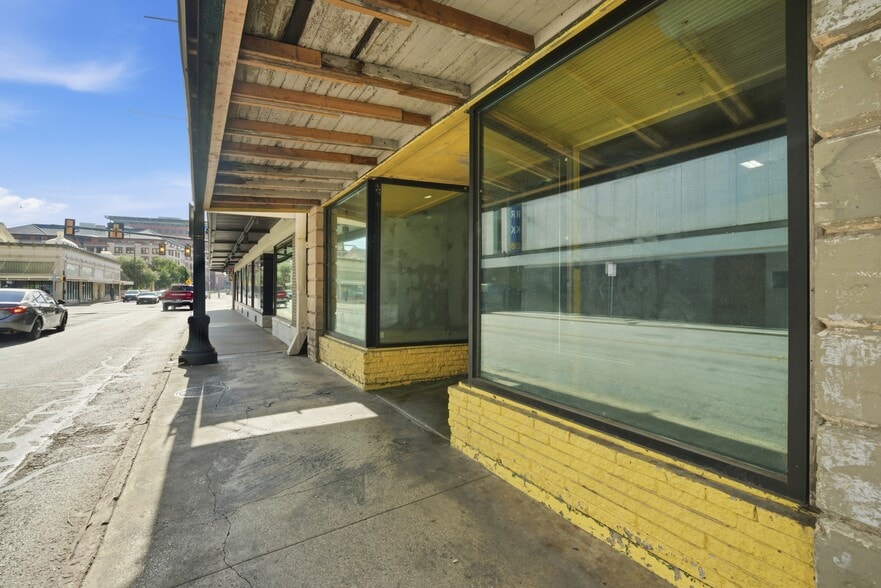 More Photos Of 111-113 N Flores St, San Antonio Storefront Retail Residential For Sale