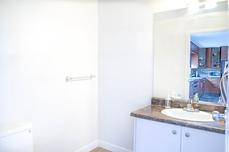 More Photos Of 504 65 Av NW, Edmonton Truck Terminal For Sale