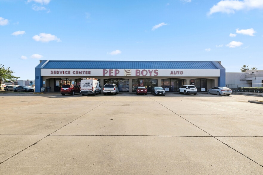 Primary Photo Of 2336 Boca Chica Blvd, Brownsville General Retail For Lease