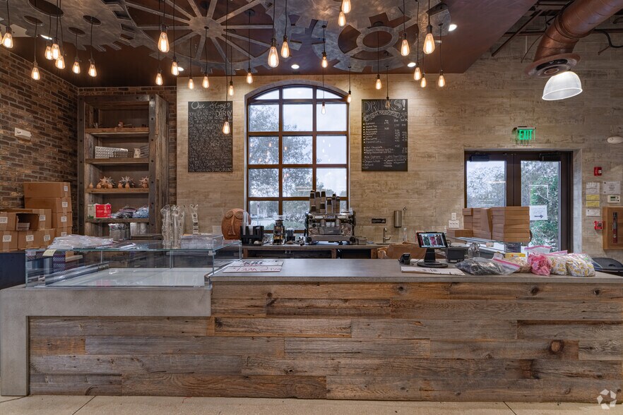 More Photos Of 1010 NE 5th Ave, Delray Beach General Retail For Sale