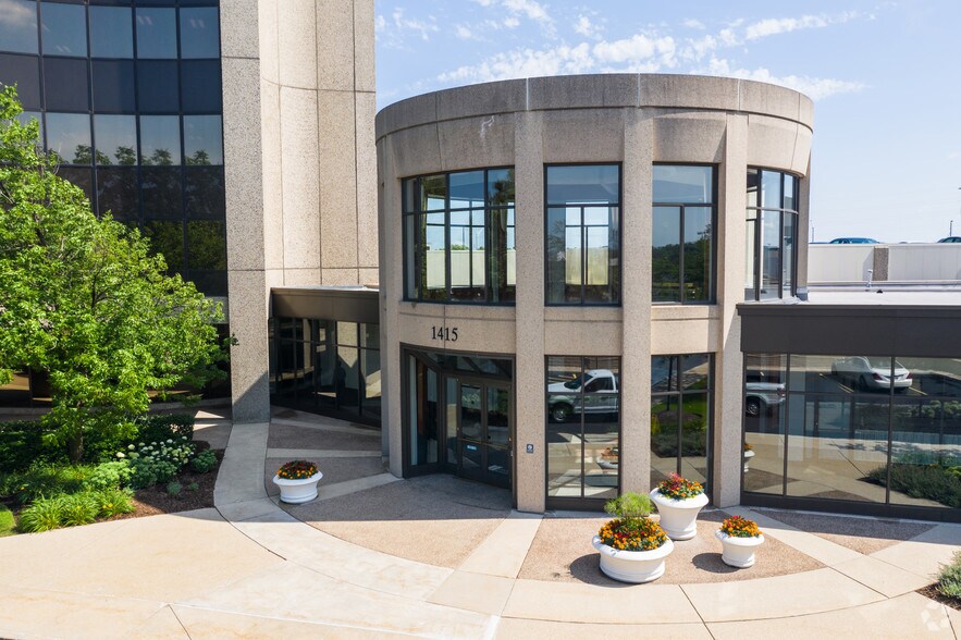 More Photos Of 1415 W 22nd St, Oak Brook Office For Lease
