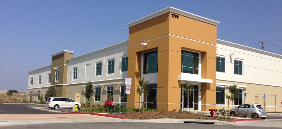 More Photos Of 1799 W 2nd St, Pomona Warehouse For Lease