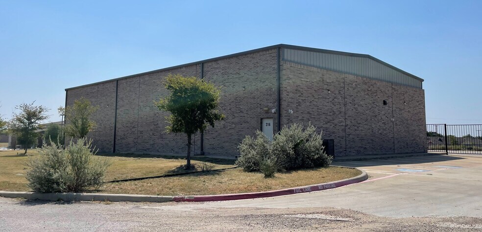 More Photos Of 316 Ezell Dr, DeSoto Warehouse For Sale