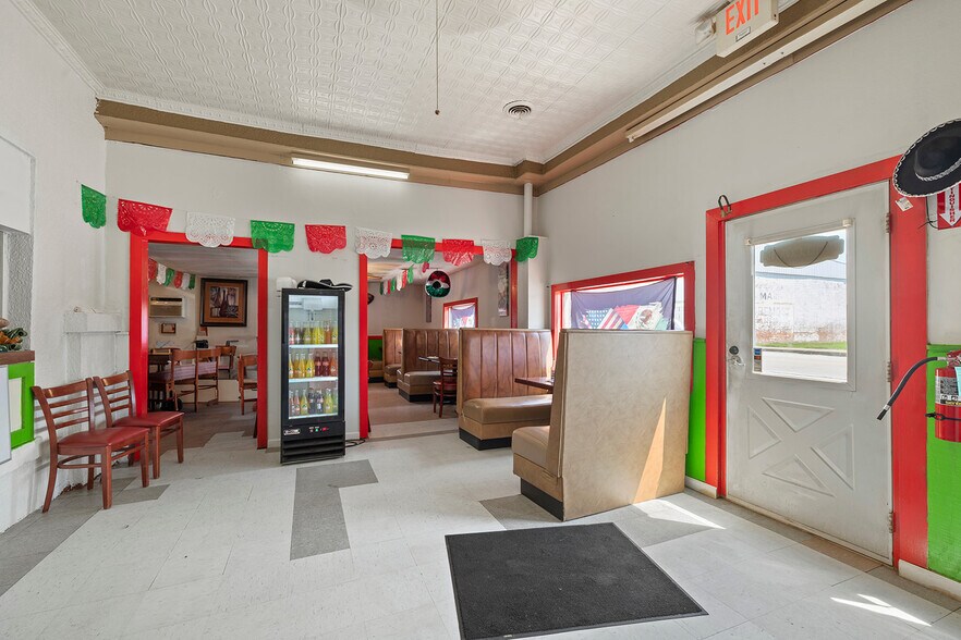 More Photos Of 143 E Main St, Fordland General Retail For Sale