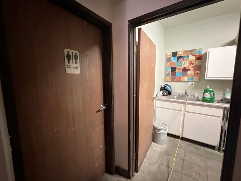 More Photos Of 1920 S Augusta Ct, Ontario Warehouse For Lease