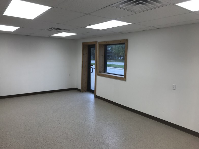 More Photos Of 206 1st St, Sergeant Bluff Office For Sale