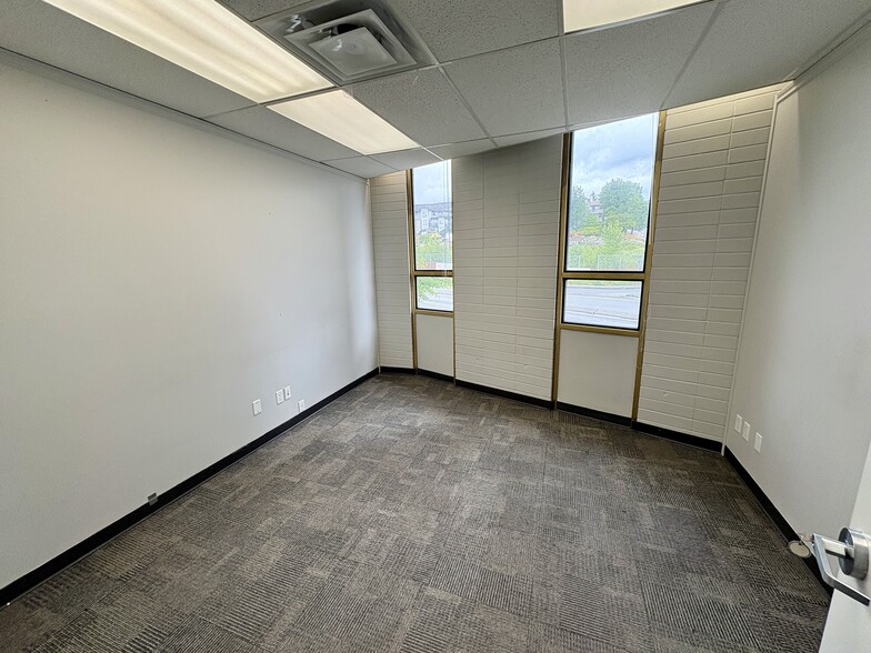 More Photos Of 204-218 Blue Mountain St, Coquitlam Office For Lease