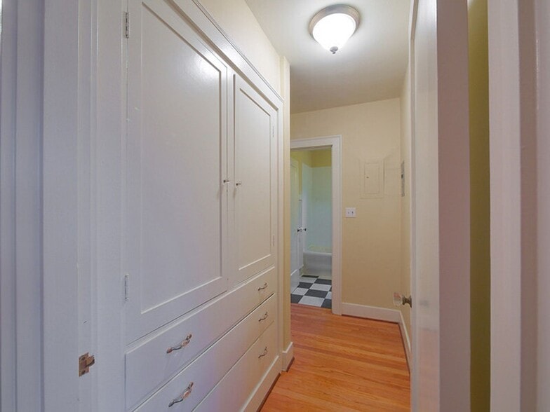 More Photos Of 416 Summit Ave E, Seattle Apartments For Sale