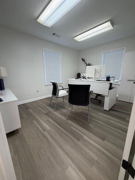 More Photos Of 311 Poplar View Ln W, Collierville Office For Lease