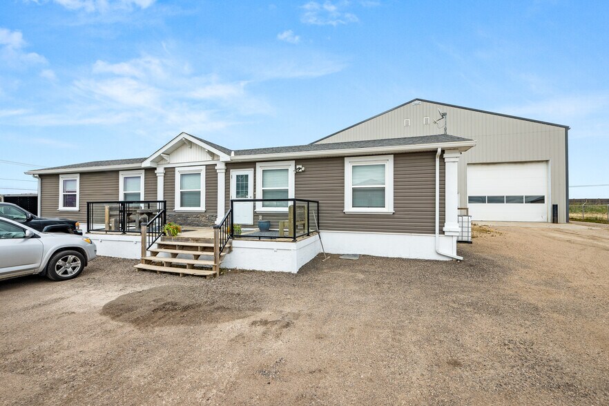 More Photos Of 3807 9th St, Lloydminster Warehouse For Sale