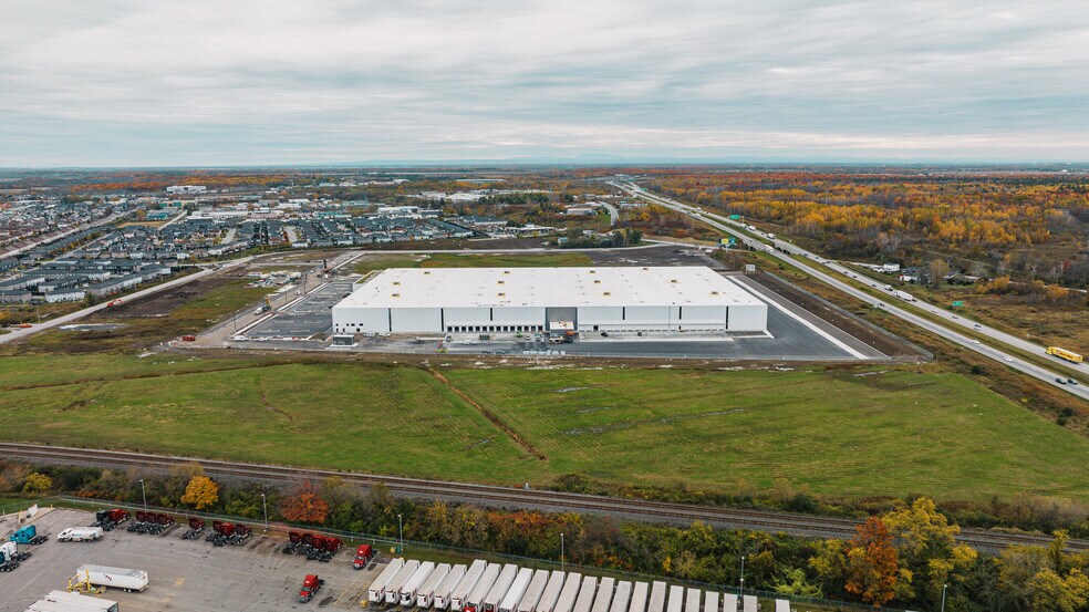 More Photos Of 3501 Rue De La Synergie, Vaudreuil-dorion Distribution For Lease