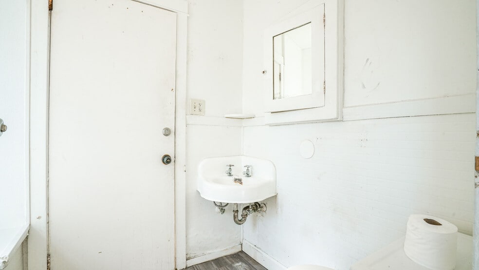 More Photos Of 1111 W 47th St, Los Angeles Apartments For Sale
