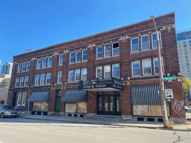 More Photos Of 1534 N Farwell Ave, Milwaukee Freestanding For Sale