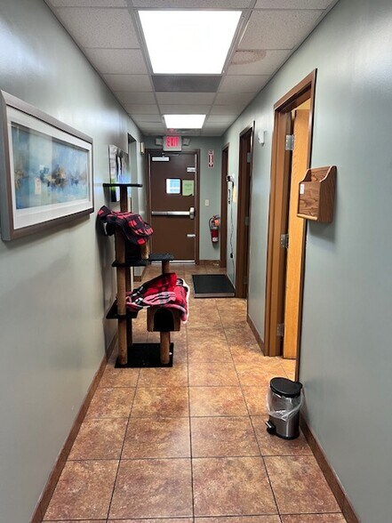 More Photos Of 3530 Southern Blvd, Youngstown Veterinarian Kennel For Lease