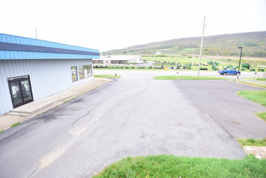 More Photos Of 2013 General Potter Hwy, Centre Hall Showroom For Sale