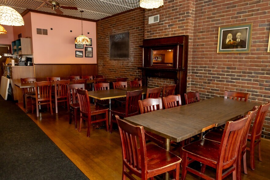 More Photos Of 605 N Main St, Evansville Restaurant For Sale