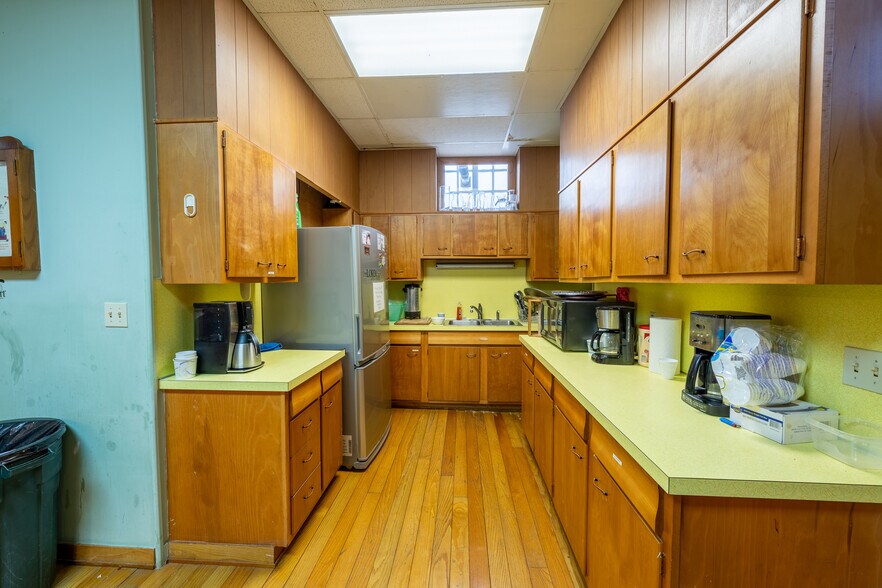More Photos Of 927 Broadway, Fountain Hill Religious Facility For Sale