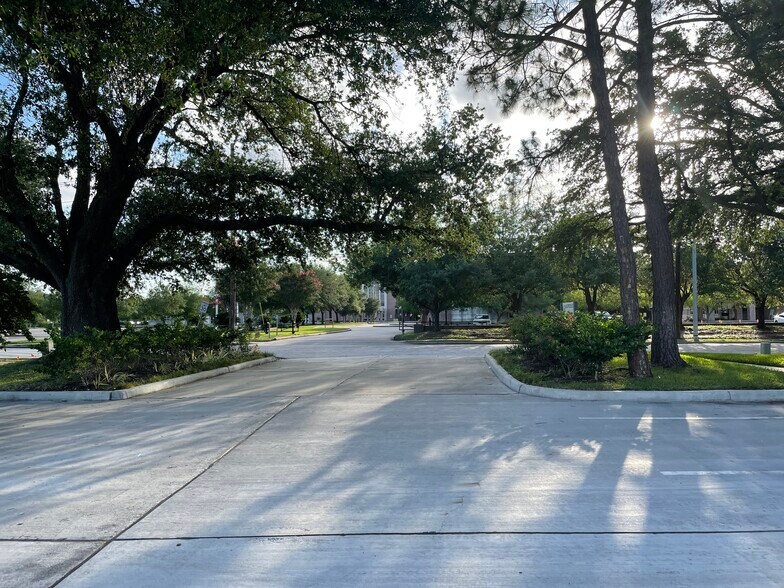 More Photos Of 3707 Westcenter Dr, Houston Office For Lease