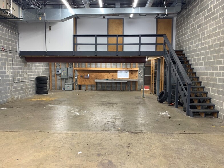 More Photos Of 8176-8202 Beechcraft Ave, Gaithersburg Service For Lease