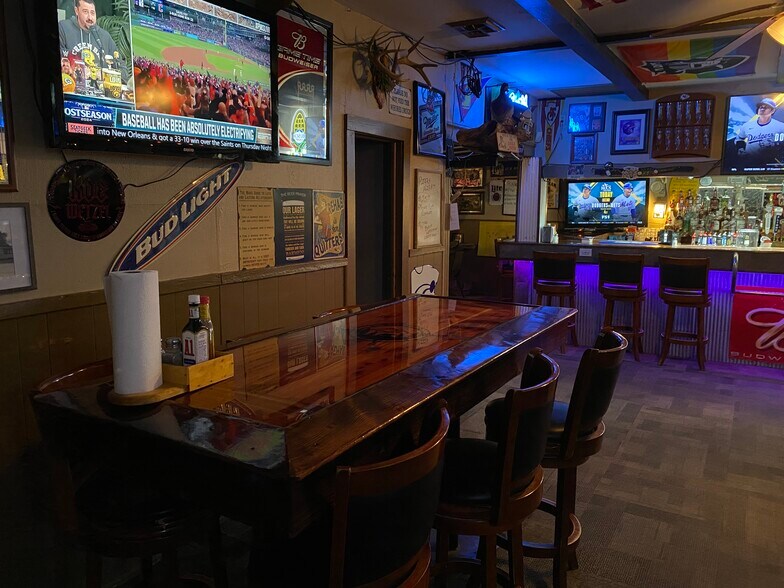 More Photos Of 410 E Parallel St, Clifton Restaurant For Sale