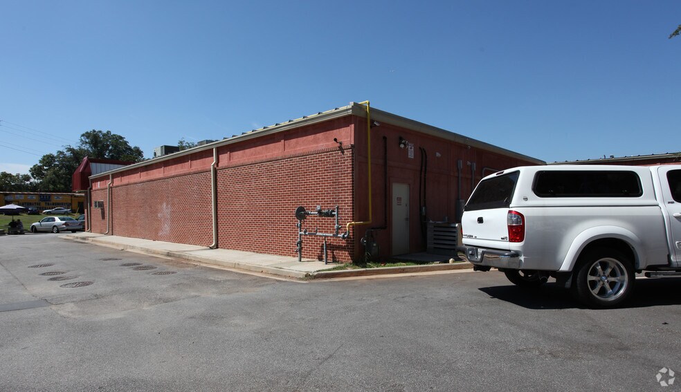 More Photos Of 227 Atlanta Hwy, Gainesville Freestanding For Sale
