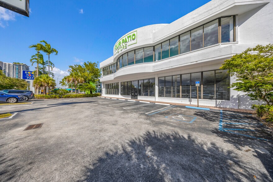 More Photos Of 9855 S Dixie Hwy, Pinecrest Freestanding For Lease